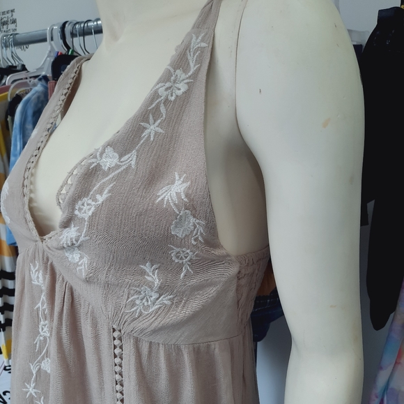 Jessica Simpson Flowy Embroidered Beige Medium Summer Dress NEW - Picture 9 of 14